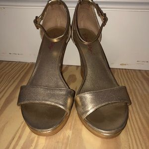 Lilly Pulitzer Gold Wedges